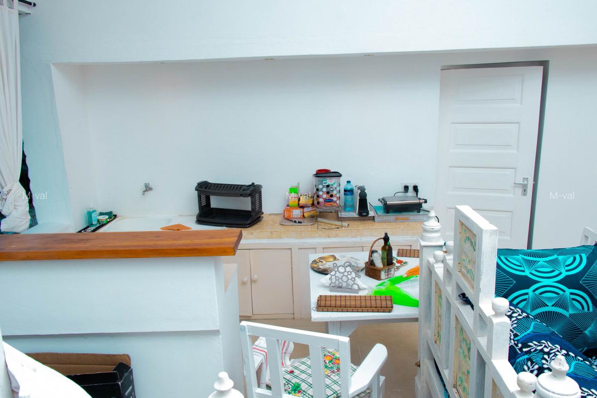 6 Bed Villa with En Suite at Casuarina - 9