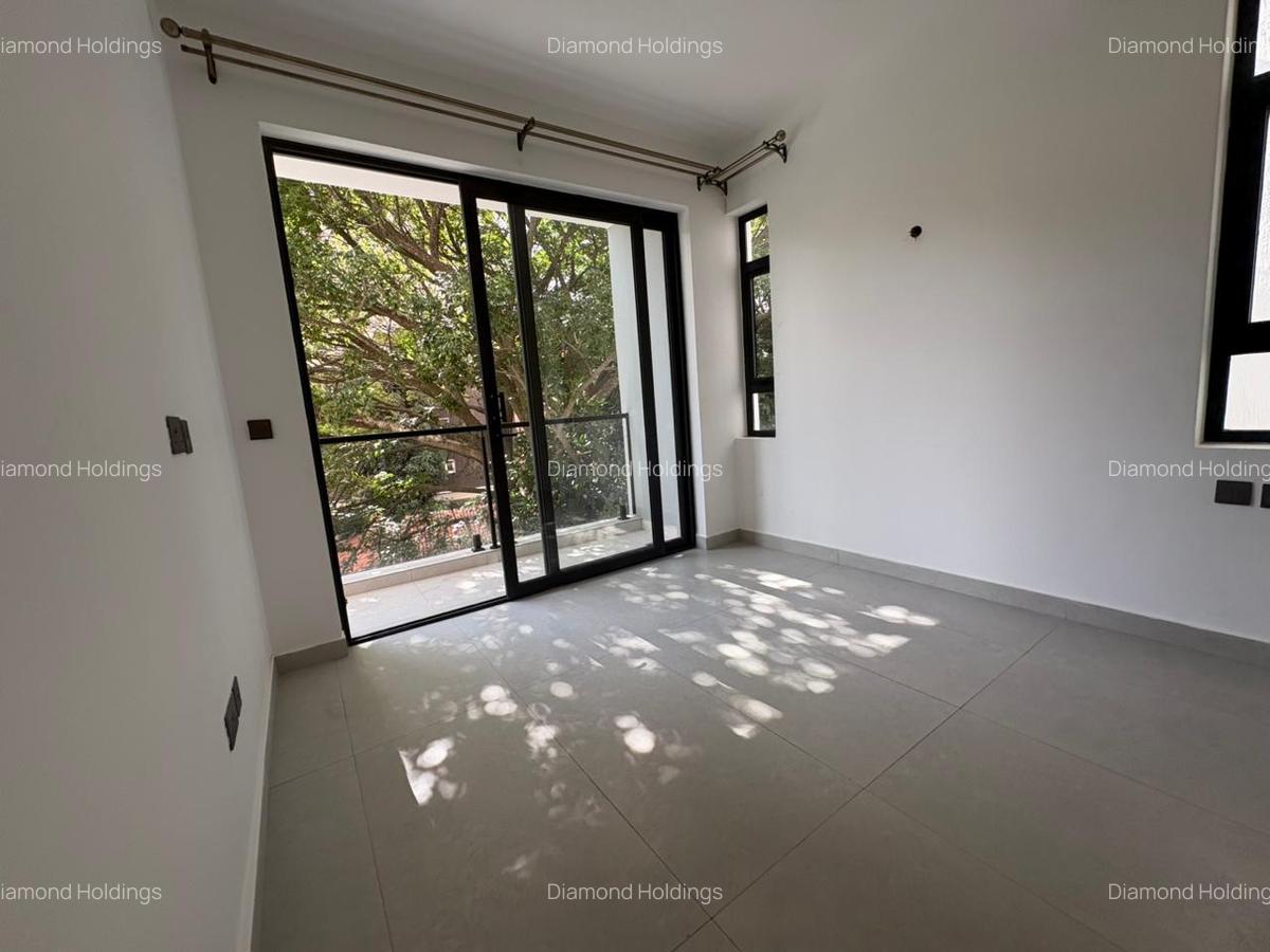 2 Bed Apartment with En Suite at Brookside - 6