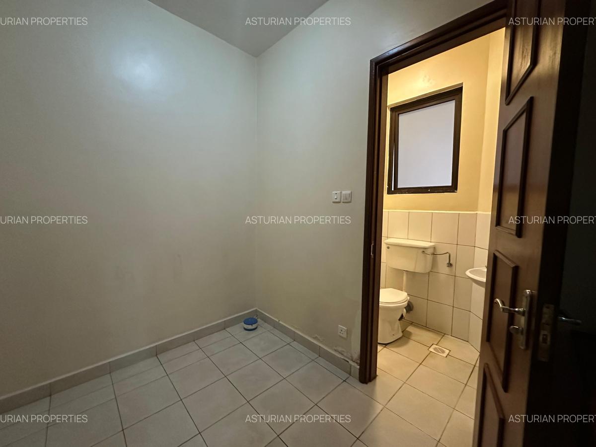 4 Bed Apartment with En Suite in Westlands Area - 4