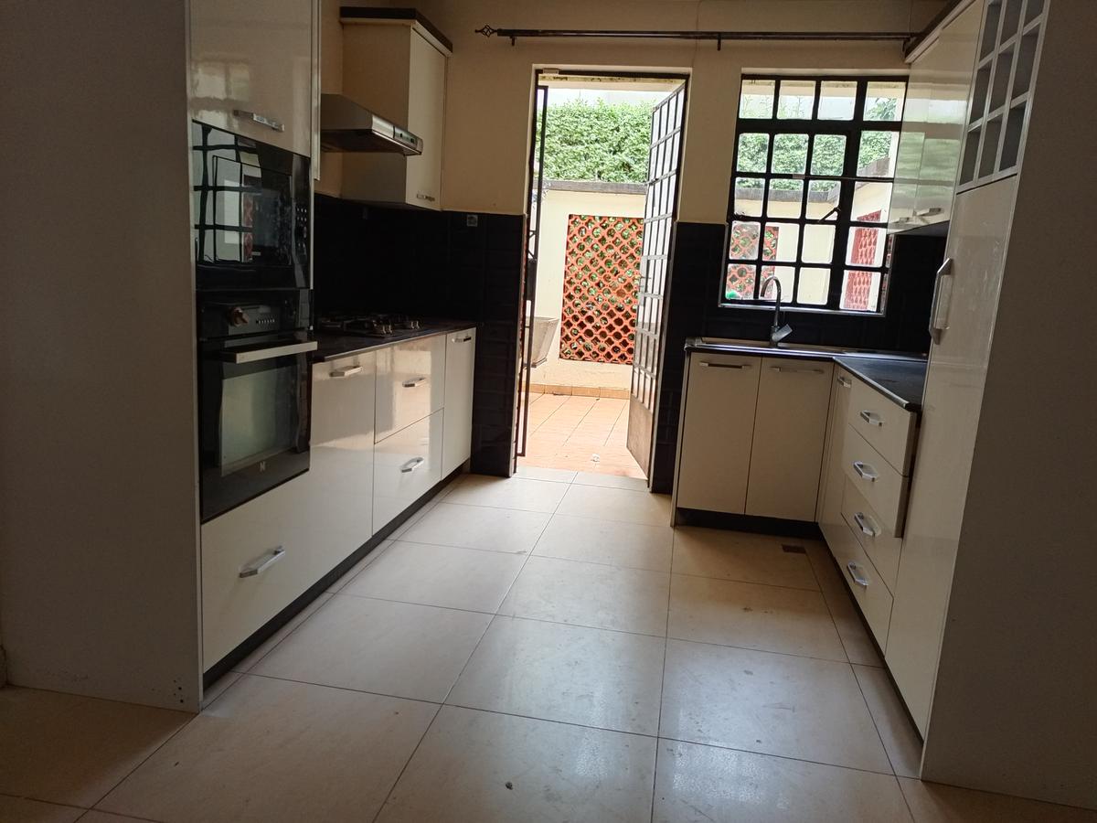 4 Bed Townhouse with En Suite in Kitisuru - 2