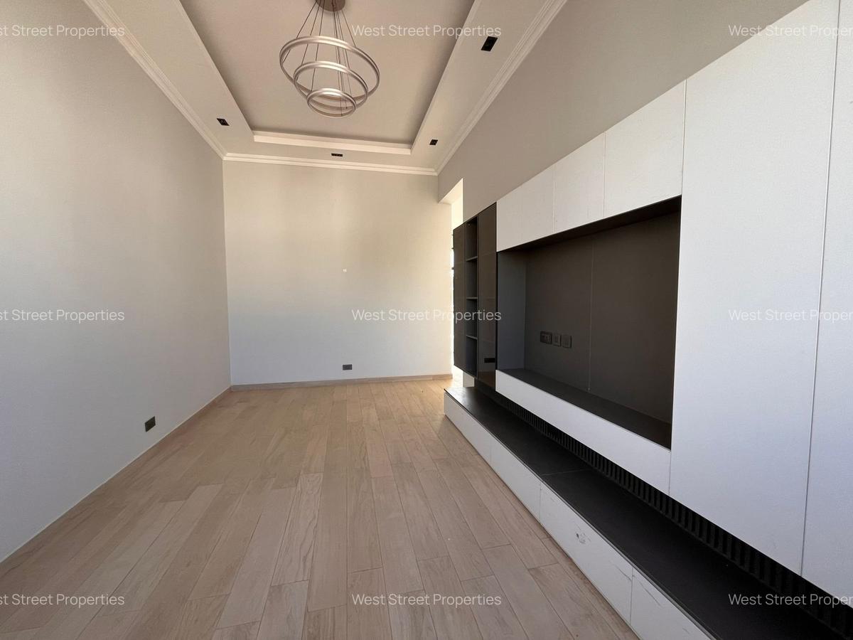 5 Bed Villa with En Suite at Lavington - 2