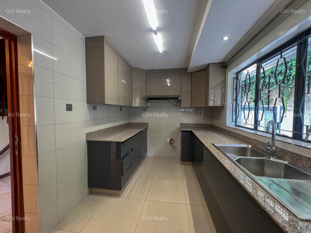 4 Bed Townhouse with Garden in Westlands Area - 13