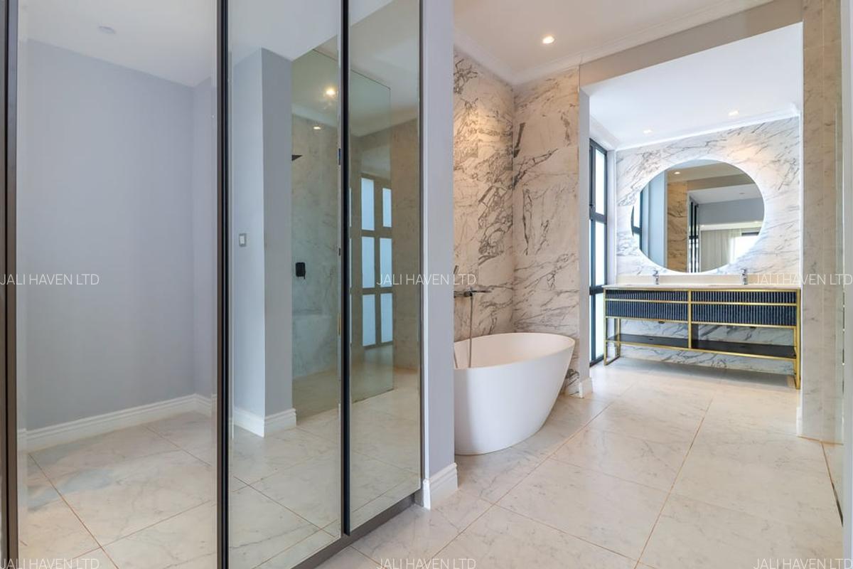 5 Bed Villa with En Suite in Runda - 13