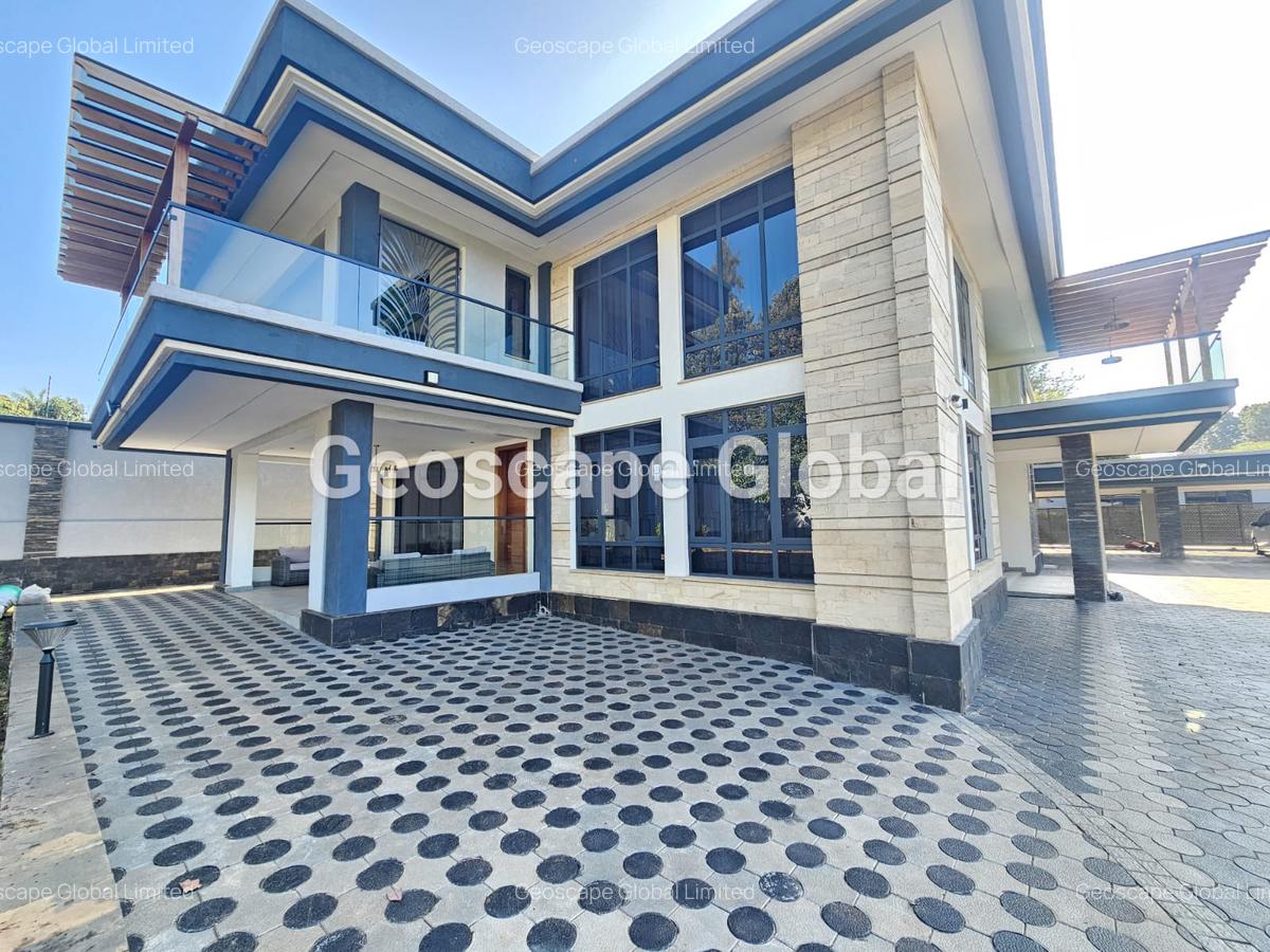 5 Bed House with En Suite in Runda - 2