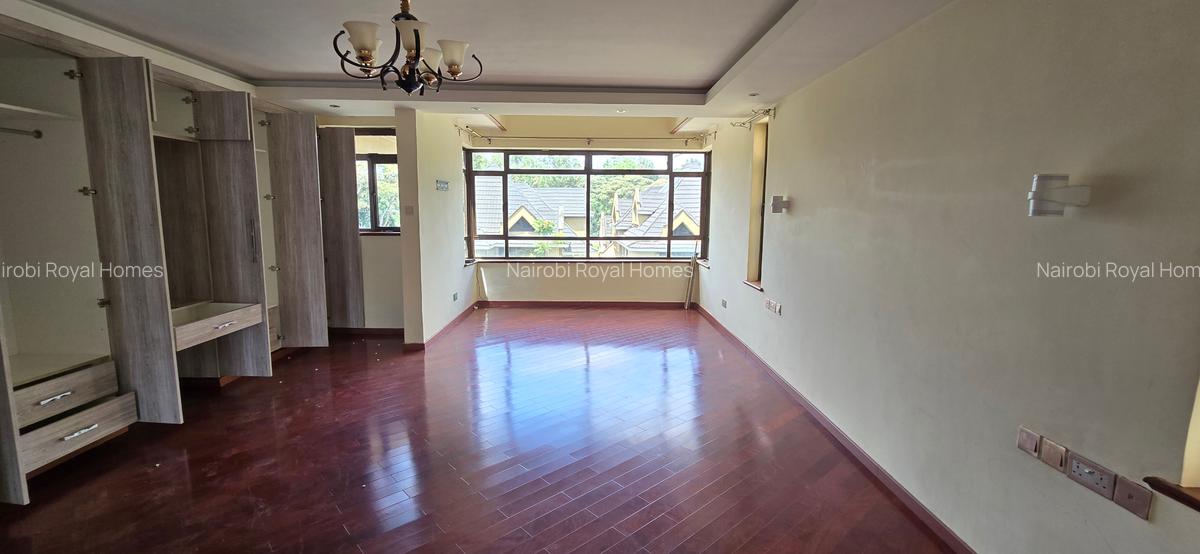 5 Bed Townhouse with En Suite at Lavington Green - 20