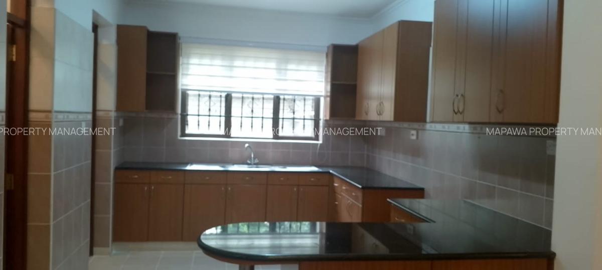 Serviced 3 Bed Apartment with En Suite in Dennis Pritt - 19