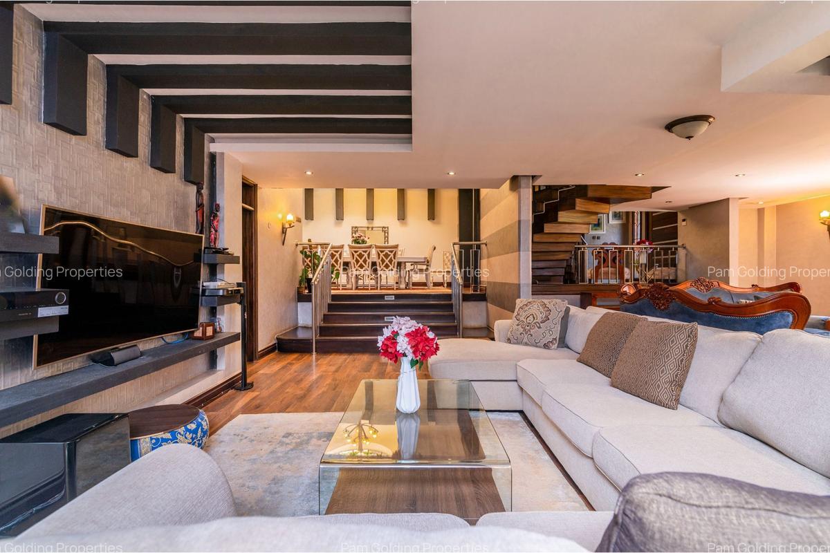 7 Bed House with En Suite in Kyuna - 7