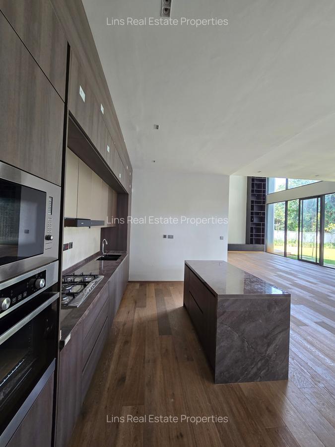 5 Bed Townhouse with En Suite in Runda - 9