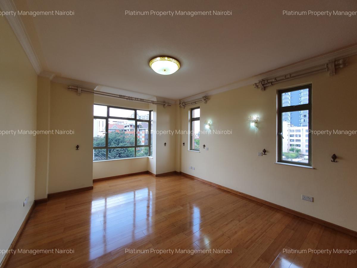 3 Bed Apartment with En Suite at 1St Parklands Avenue - 11