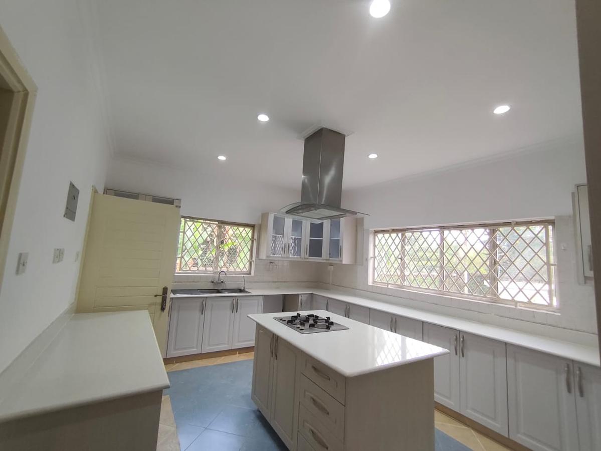 5 Bed House with Swimming Pool in Runda - 15
