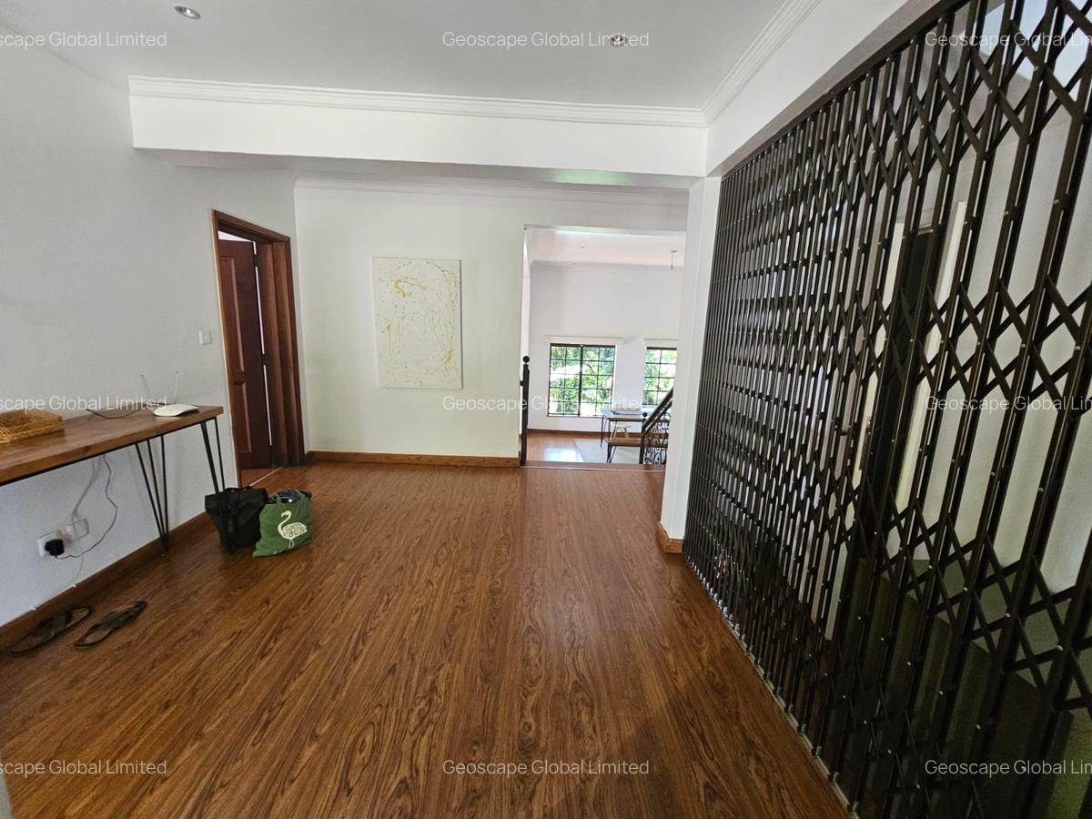 4 Bed Villa with En Suite in Spring Valley - 3