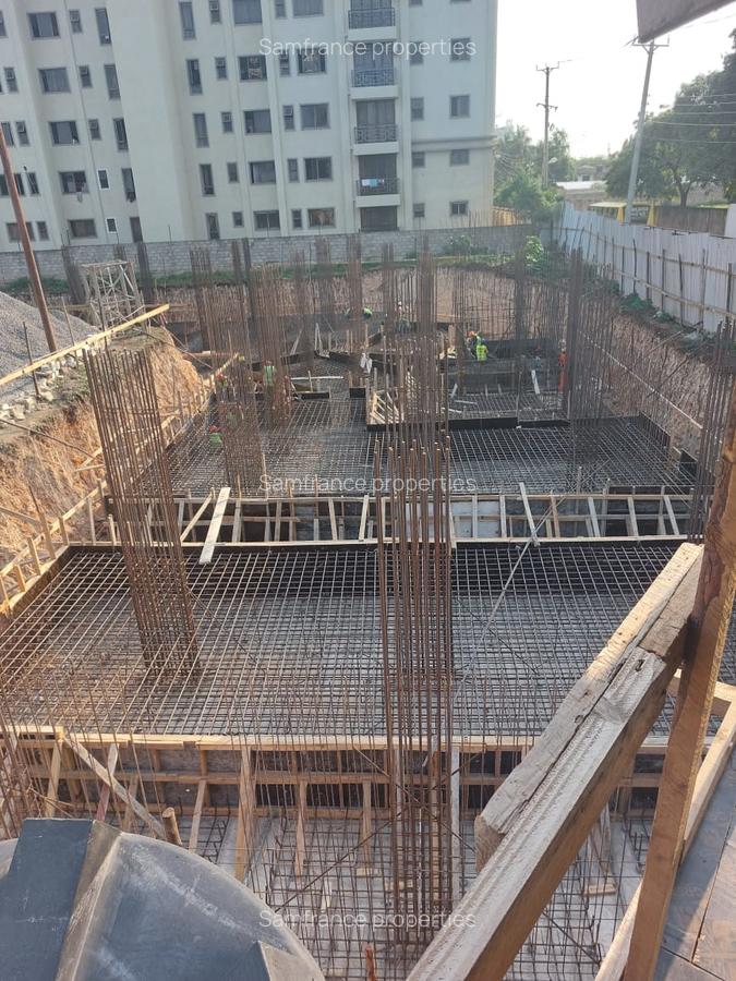 Serviced 3 Bed Apartment with En Suite at Links Road - 15