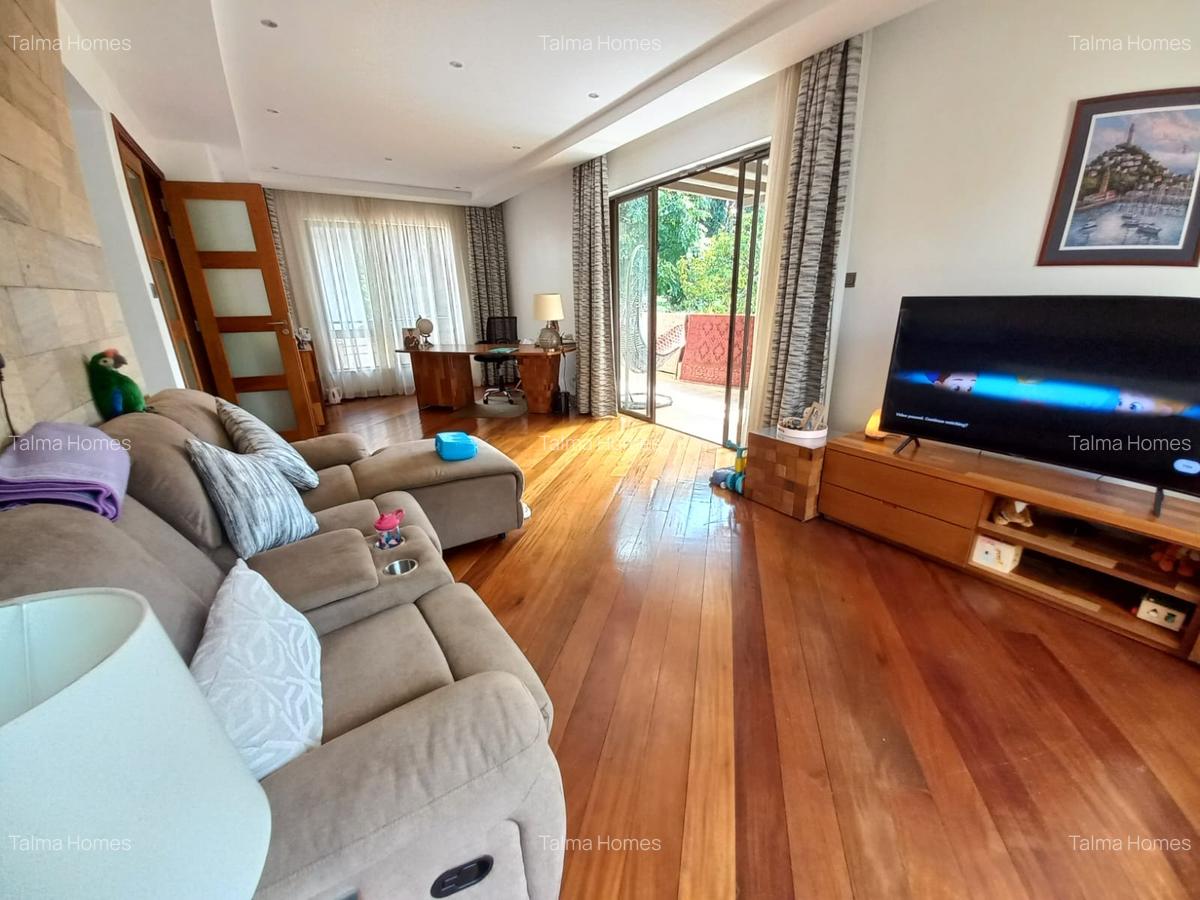 5 Bed Townhouse with En Suite at Lavington - 9