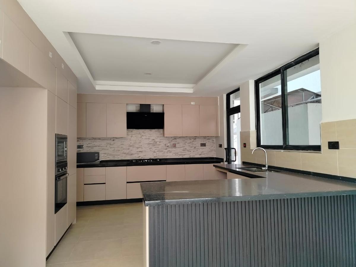 4 Bed Townhouse with En Suite in Lavington - 16