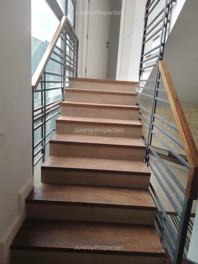 4 Bed Townhouse with En Suite at Lavington - 4