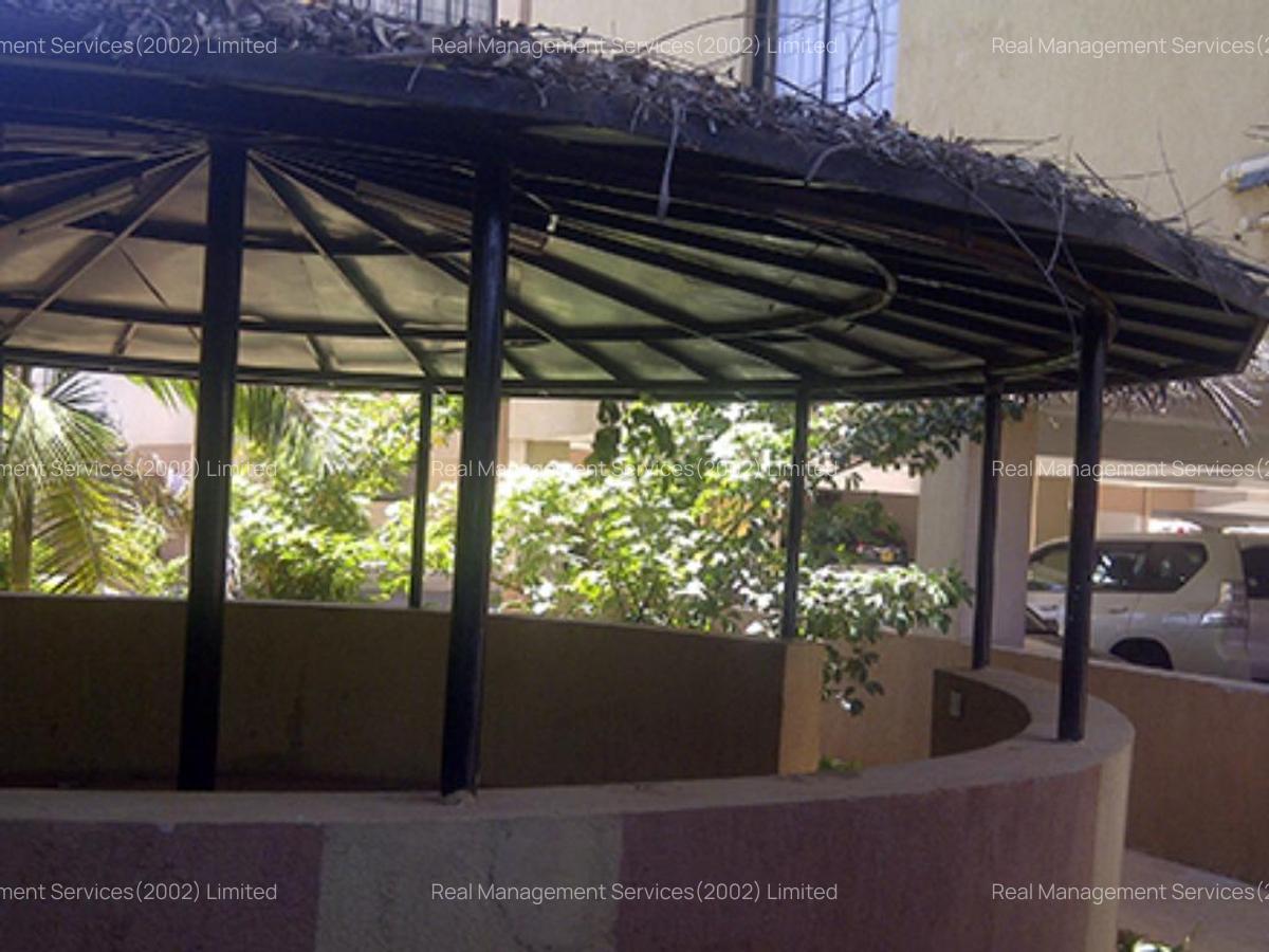 4 Bed Apartment with En Suite in Brookside - 8