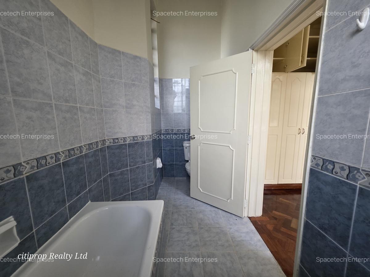 5 Bed House with En Suite in Runda - 13