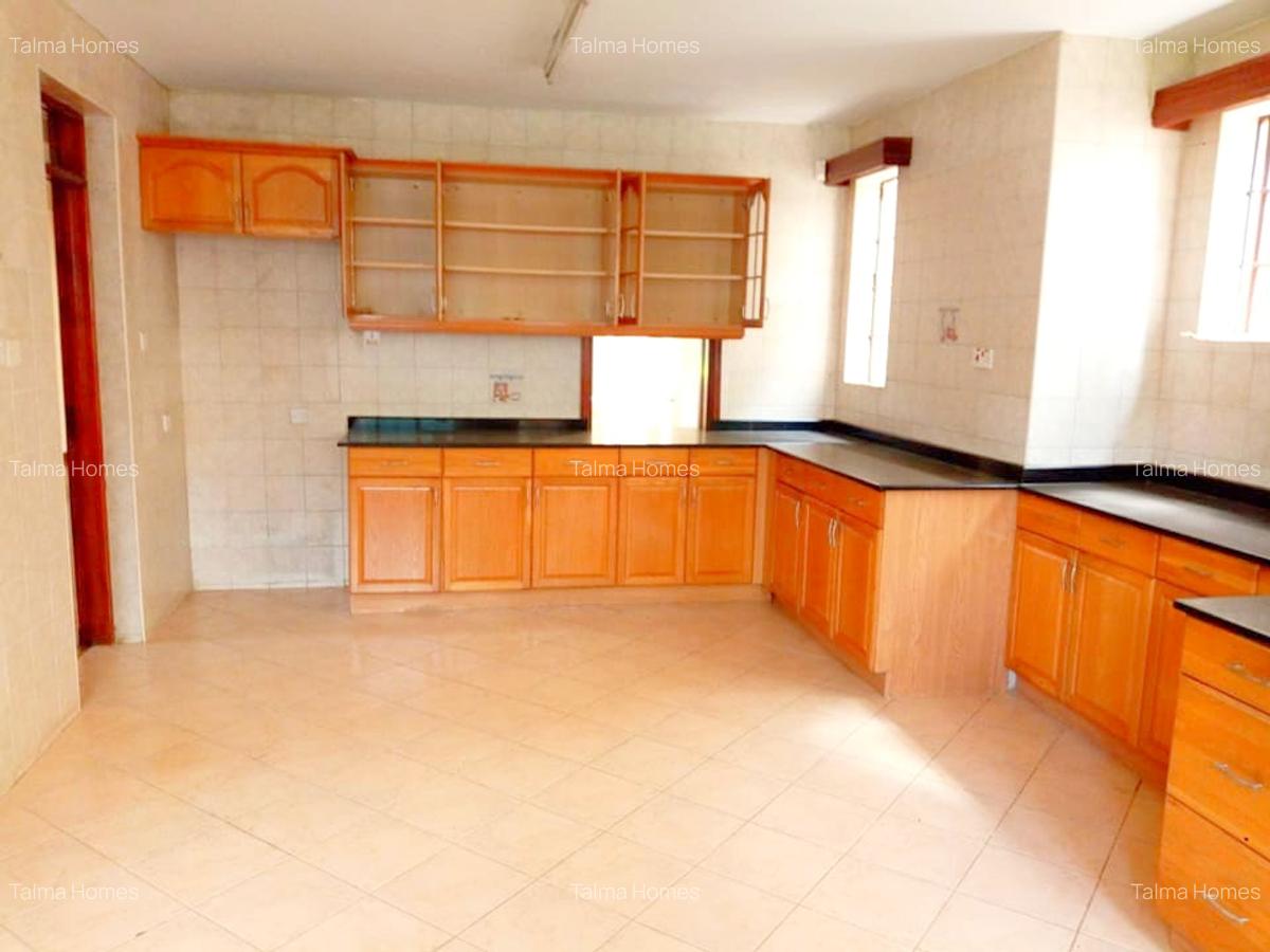 5 Bed Townhouse with En Suite at James Gichuru Road - 11