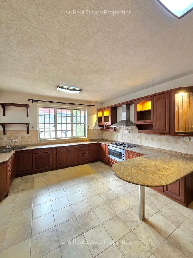5 Bed House with En Suite in Runda - 13