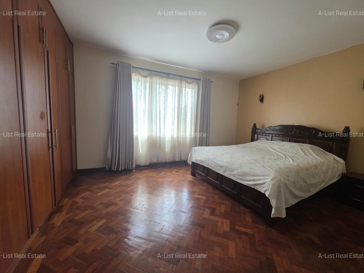 4 Bed Apartment with En Suite at Henred Avenue - 12