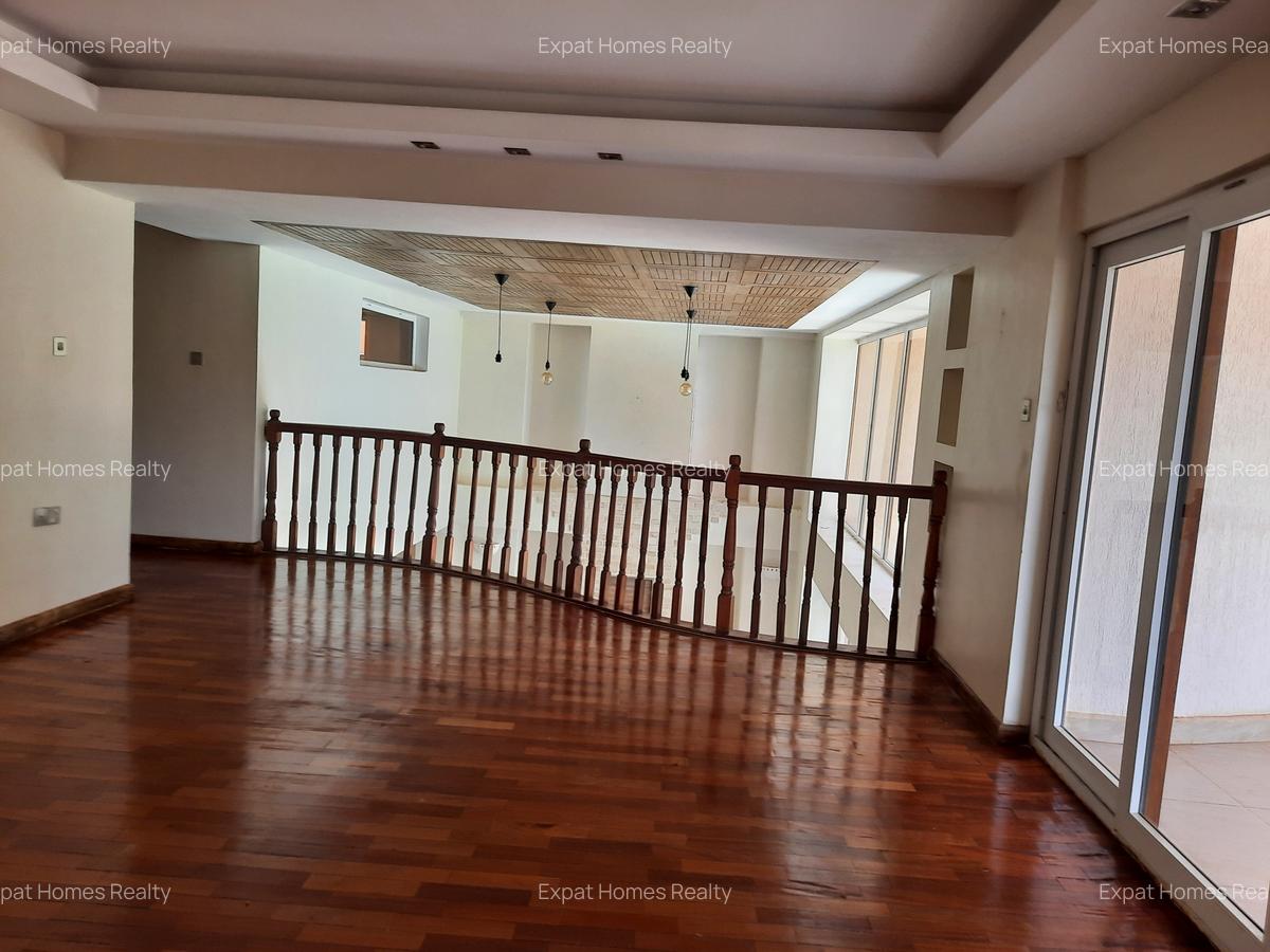 4 Bed Villa with En Suite in Lavington - 5