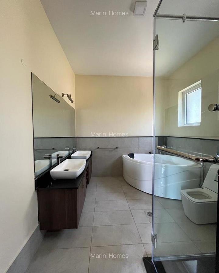 5 Bed Townhouse with En Suite in Lavington - 16