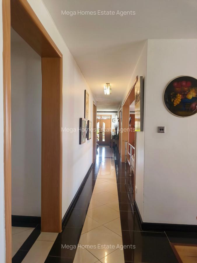 5 Bed House with En Suite in Runda - 10