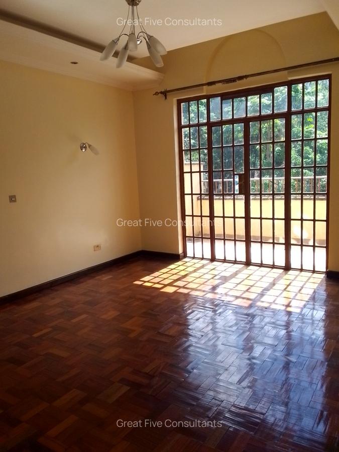 4 Bed Villa with En Suite in Rosslyn - 7