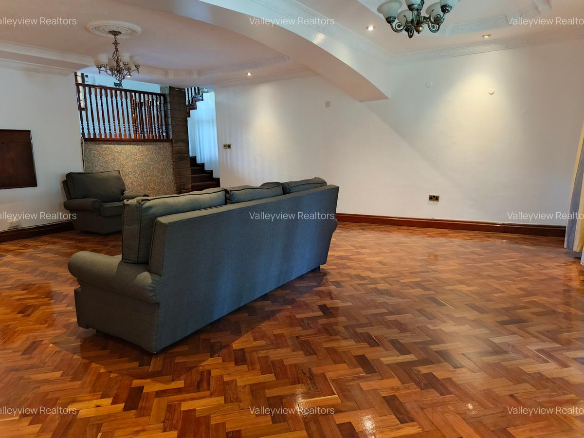 4 Bed Townhouse with En Suite at Lavington - 15