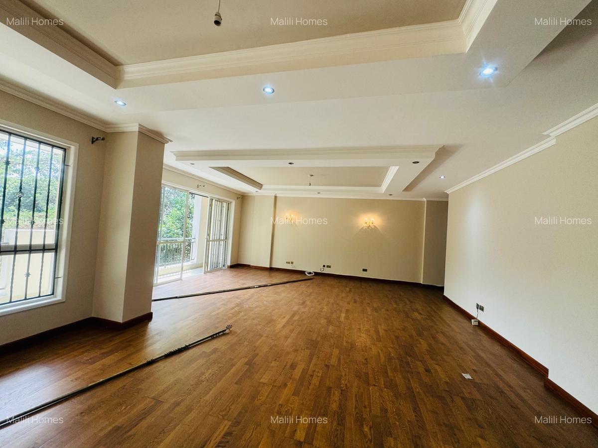 3 Bed Apartment in Riverside - 5