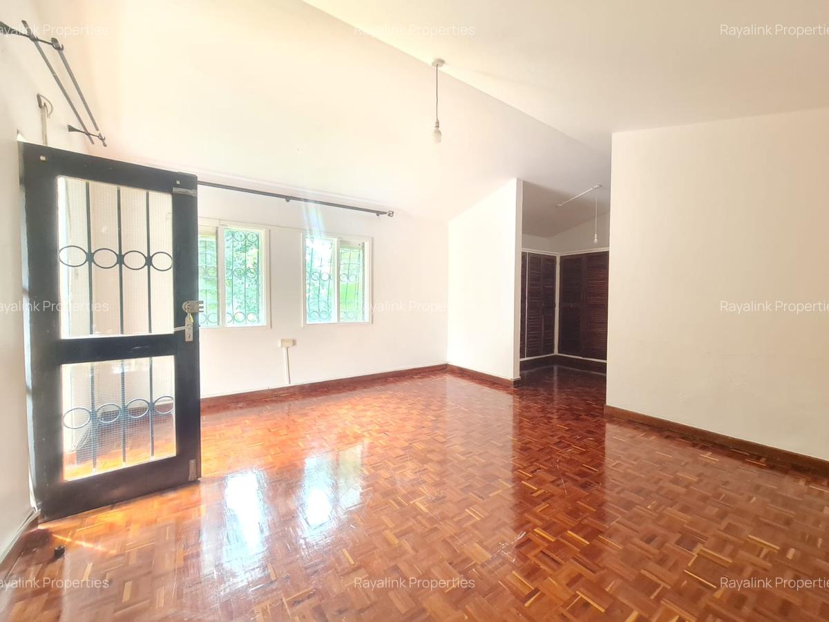 4 Bed House with En Suite at Hillview - 9