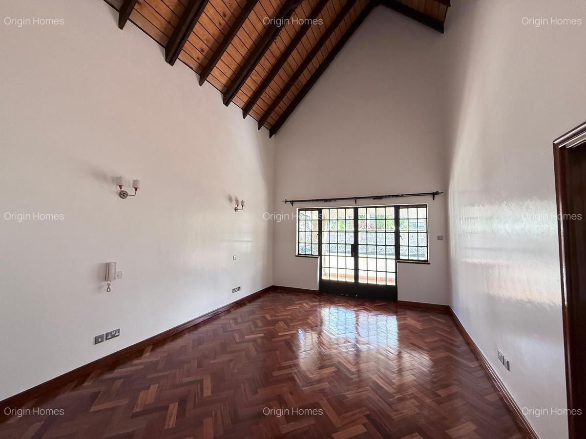 5 Bed Townhouse with En Suite at Lavington - 12