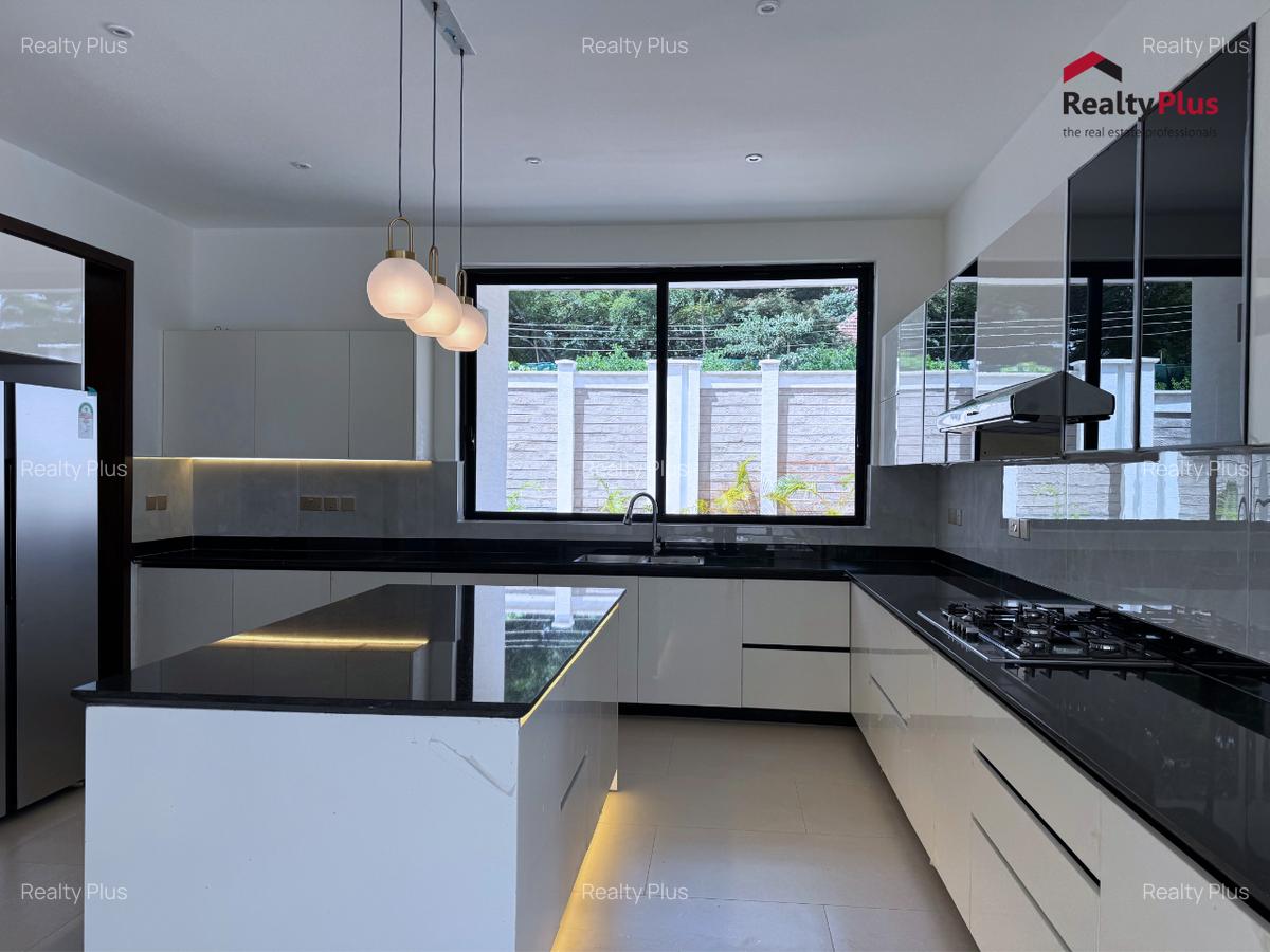 6 Bed Villa with En Suite at Peponi Road - 6