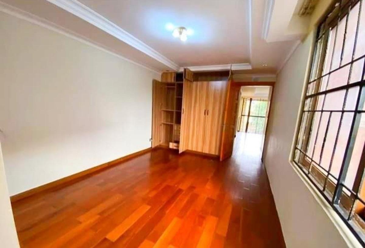 5 Bed Townhouse with En Suite in Lavington - 8