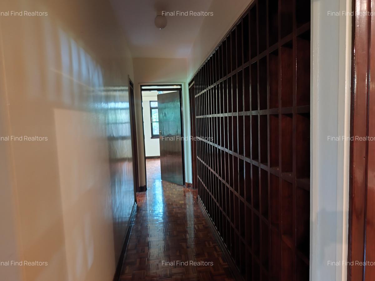 4 Bed House with En Suite in Runda - 14