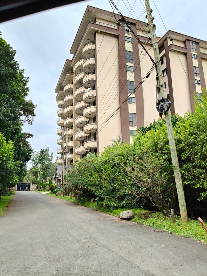 Serviced 3 Bed Apartment with En Suite at River Side Drive - 1