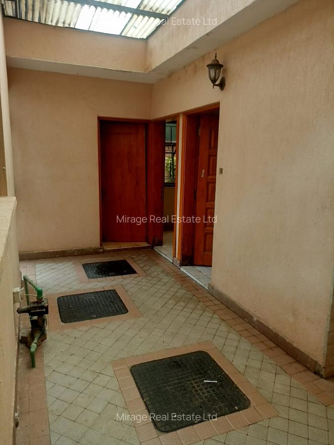 4 Bed Villa with En Suite in Lavington - 2