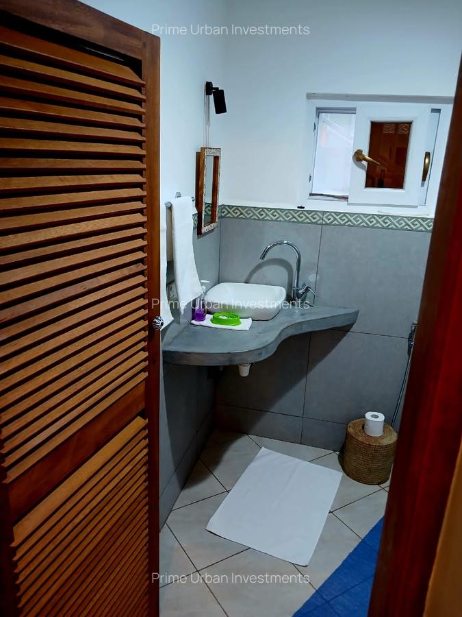 Serviced 1 Bed Apartment with En Suite in Diani - 7