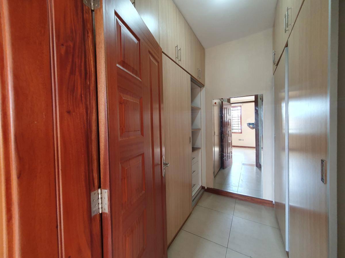 4 Bed Apartment with En Suite at 2Nd Parklands Avenue - 13