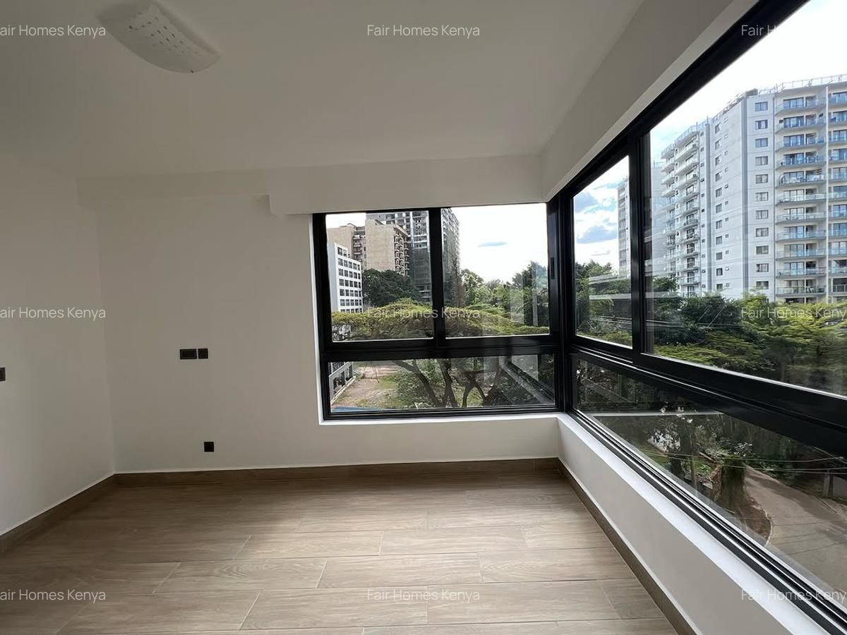 3 Bed Apartment with En Suite at Riverside Drive - 4