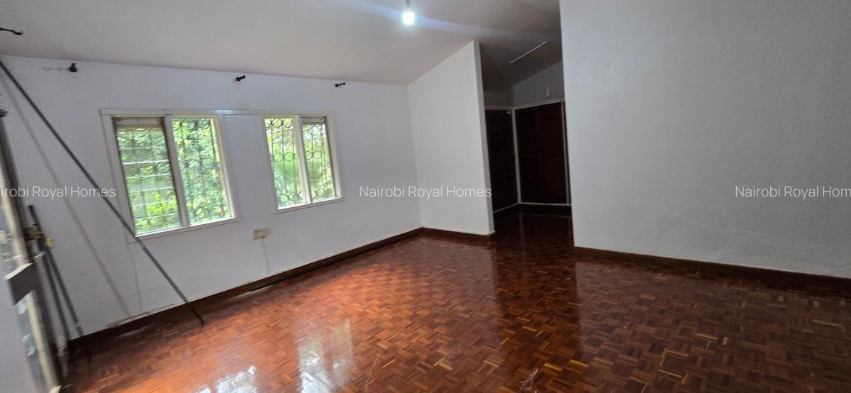 4 Bed House with En Suite at Hill View 44 - 18