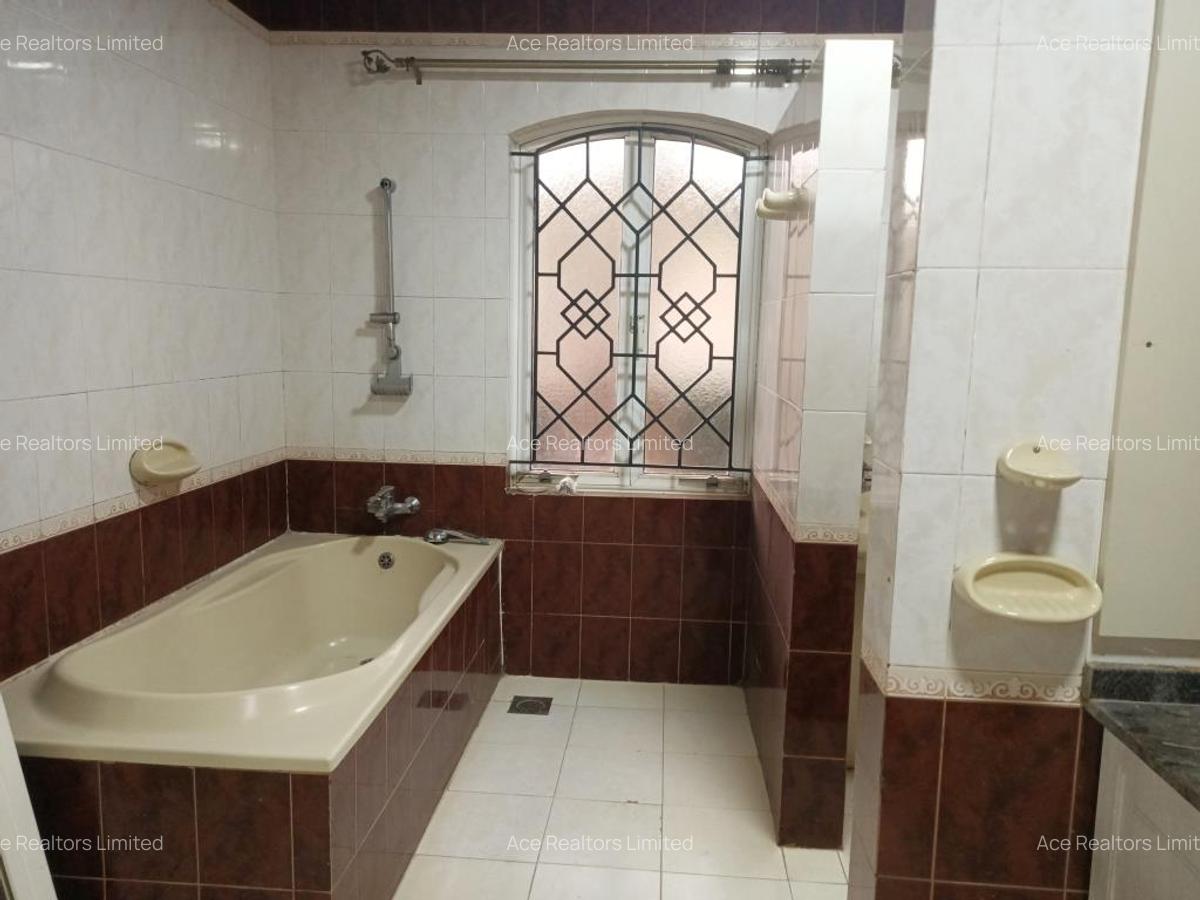 4 Bed House with En Suite at Hillview - 15