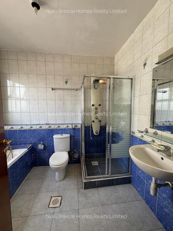 3 Bed Apartment with En Suite in Brookside - 9