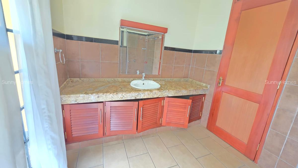 5 Bed House with En Suite at Runda. - 20