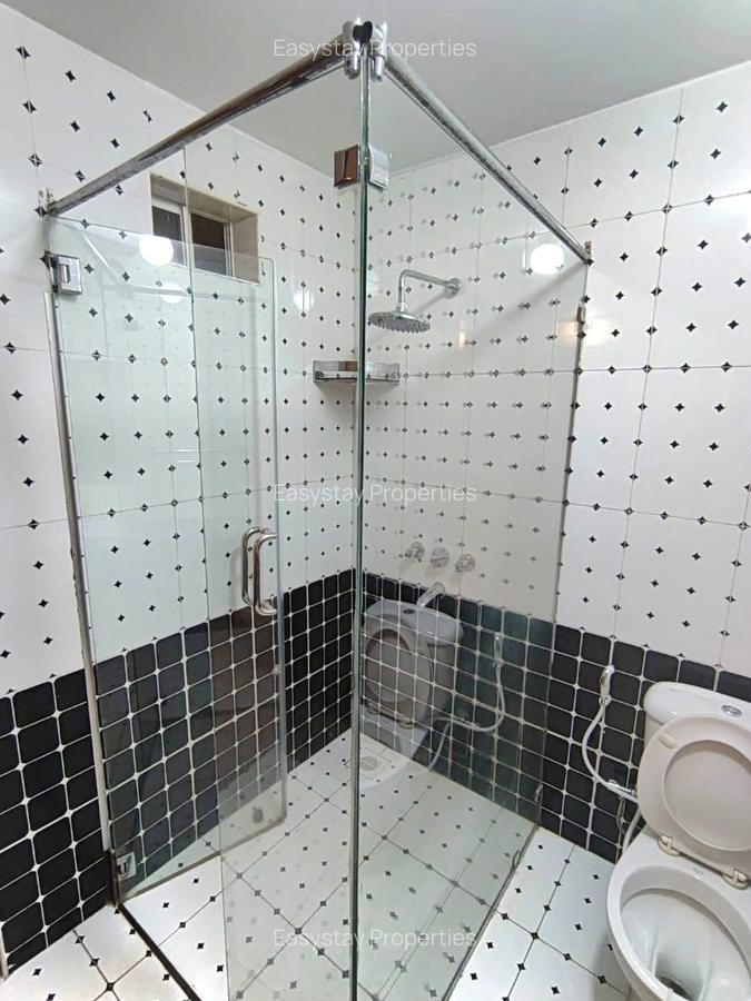 2 Bed House with En Suite in Hill View - 5