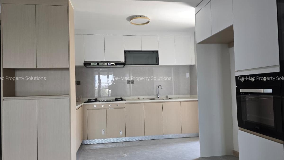 3 Bed Apartment with En Suite in Riverside - 6