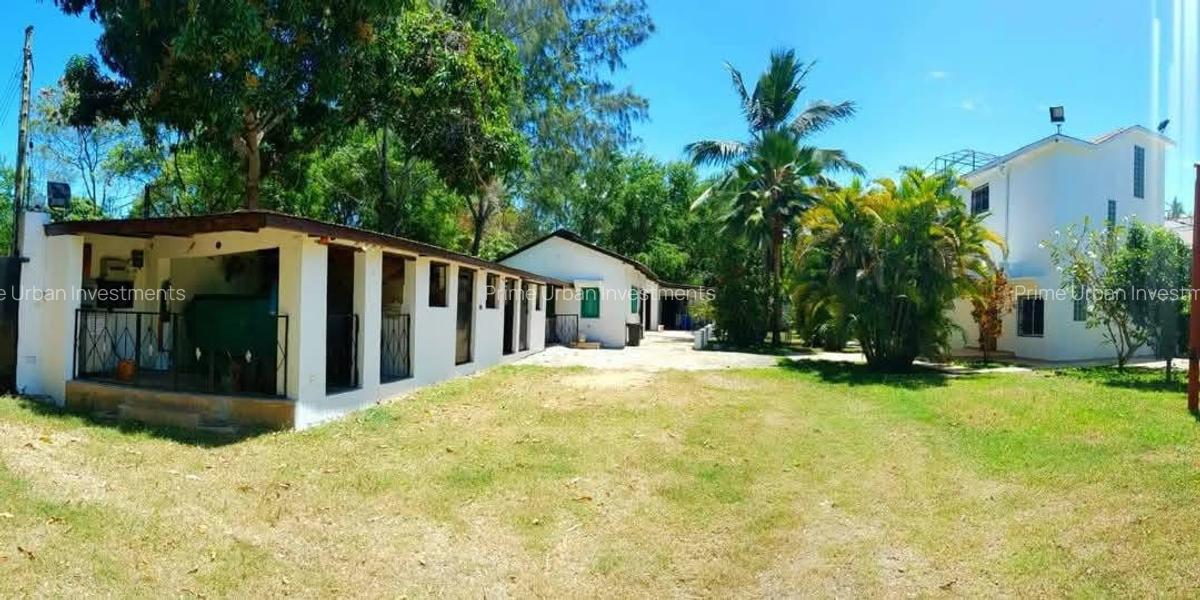 5 Bed Villa with En Suite in Kikambala - 12