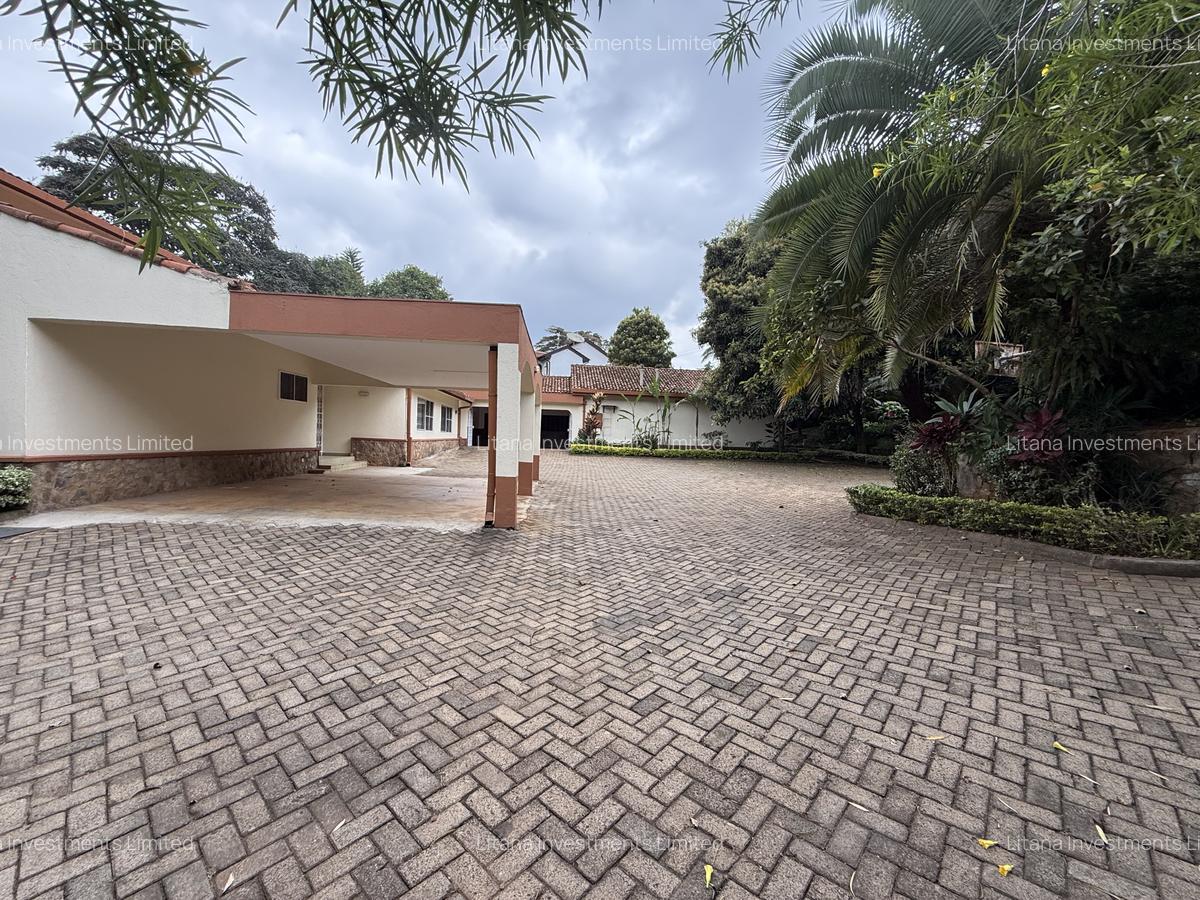 6 Bed House with En Suite in Nyari - 3