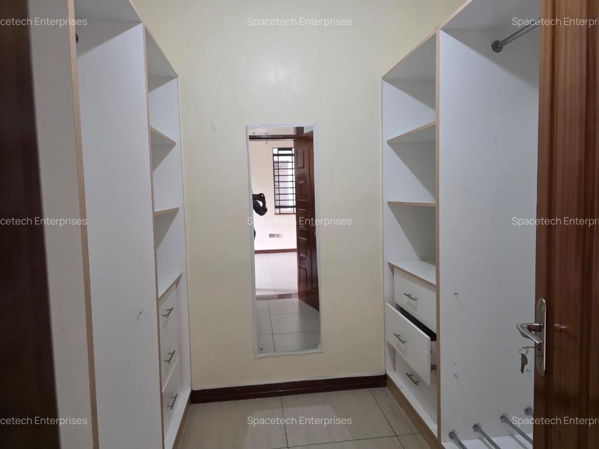 4 Bed Apartment with En Suite in Parklands - 12