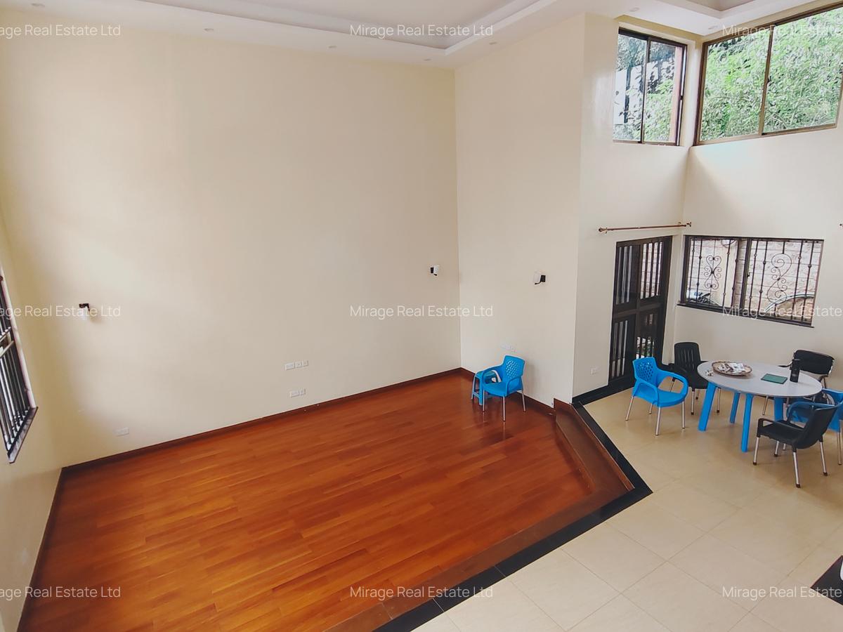 5 Bed Villa with En Suite in Lavington - 10